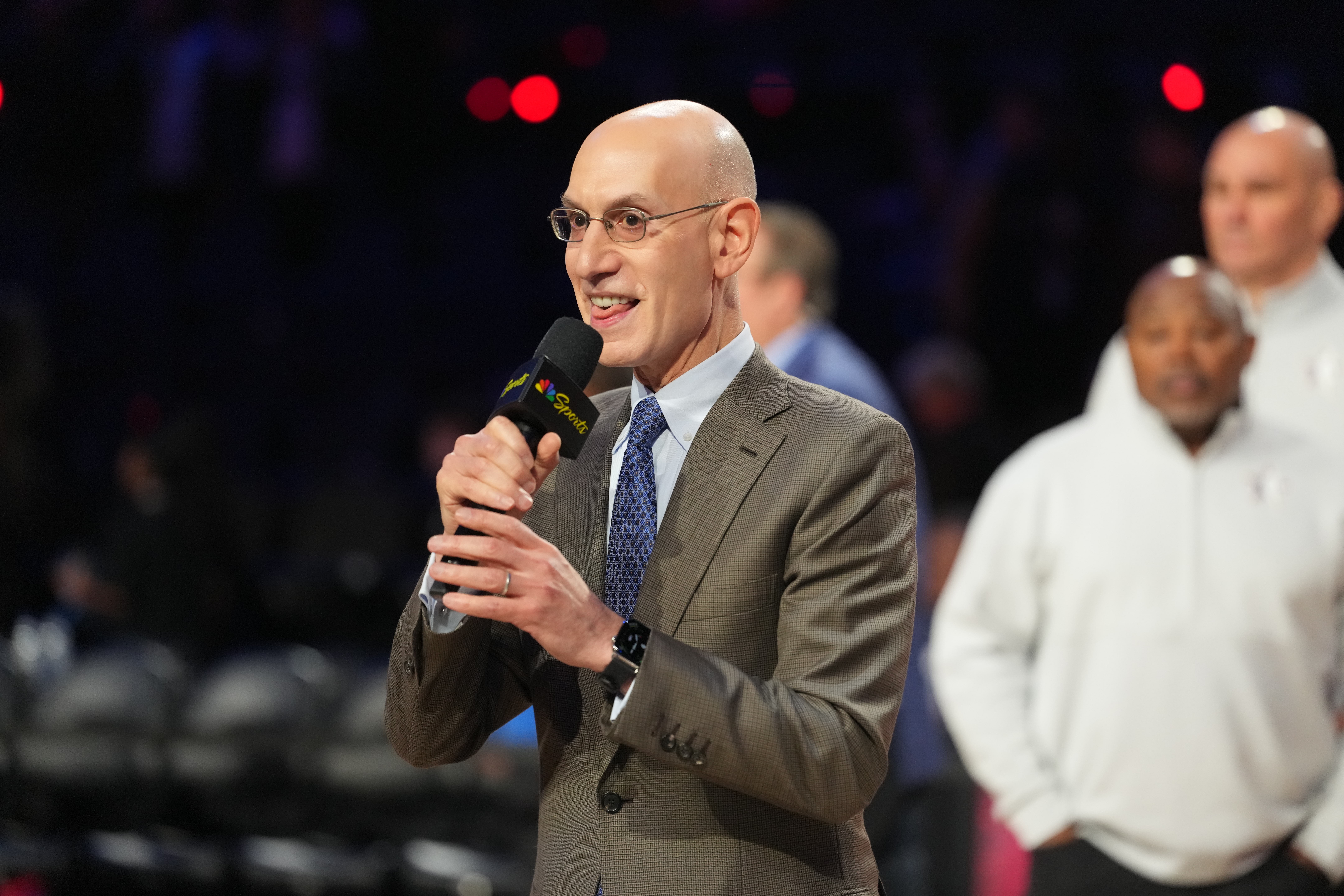 湖人125亿美元易主背后 艾格与萧华从转播谈判到泡泡赛区深度绑定