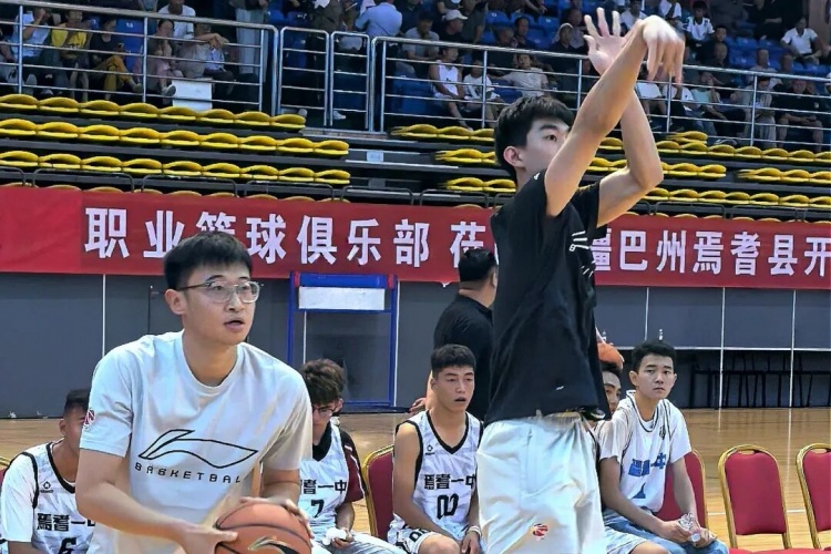 广汇能源男篮完成焉耆球迷见面会 明日库尔勒迎战江苏肯帝亚