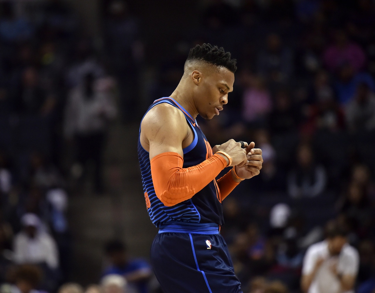 威少宣布结束18年NBA生涯 美媒建议雷霆签一天合同让其回主场退役
