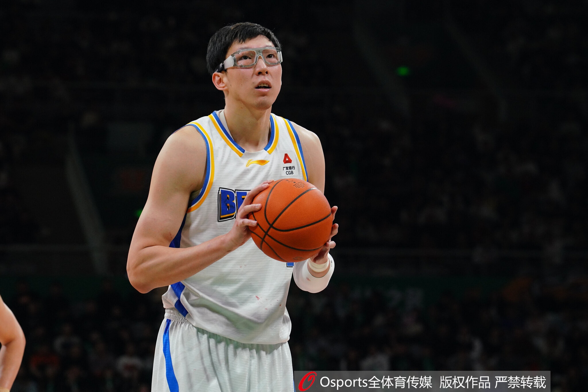 北京男篮官宣双外援：布朗提供强解 桑普森为周琦减压