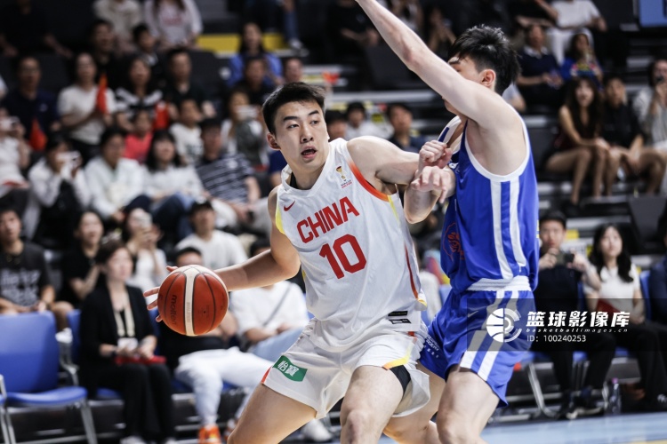 中乌二番战首发出炉 廖三宁领衔五将先发
