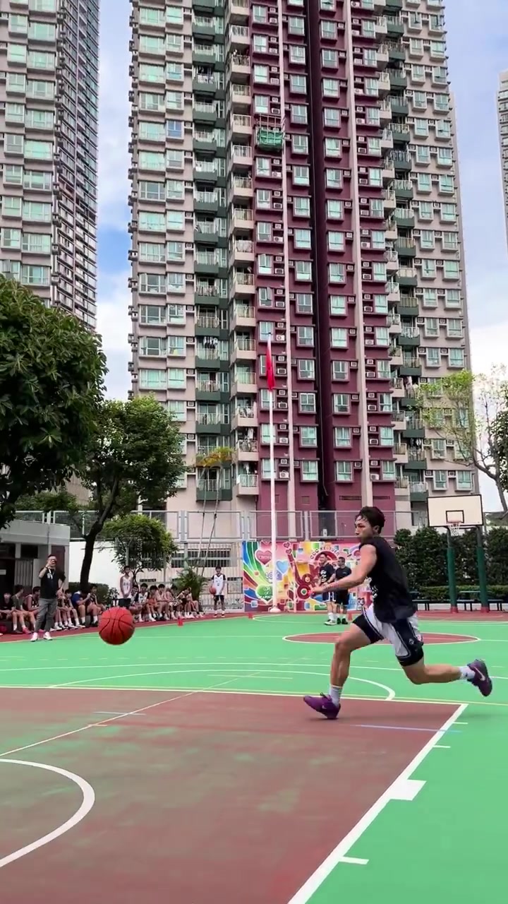 香港金牛四将进校园带队训练 杨睿骐吴委峻唐才育侯天一全员上阵