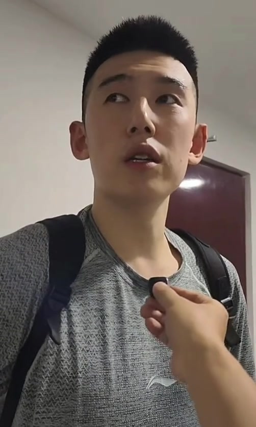 付豪：内线轮转困难，崴脚休战一周也得坚持