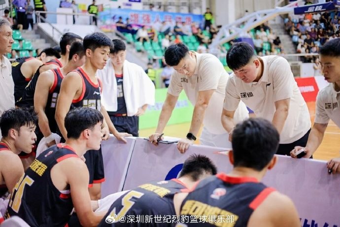 终场前19秒追平三分弹筐 深圳78-83惜败巨浪