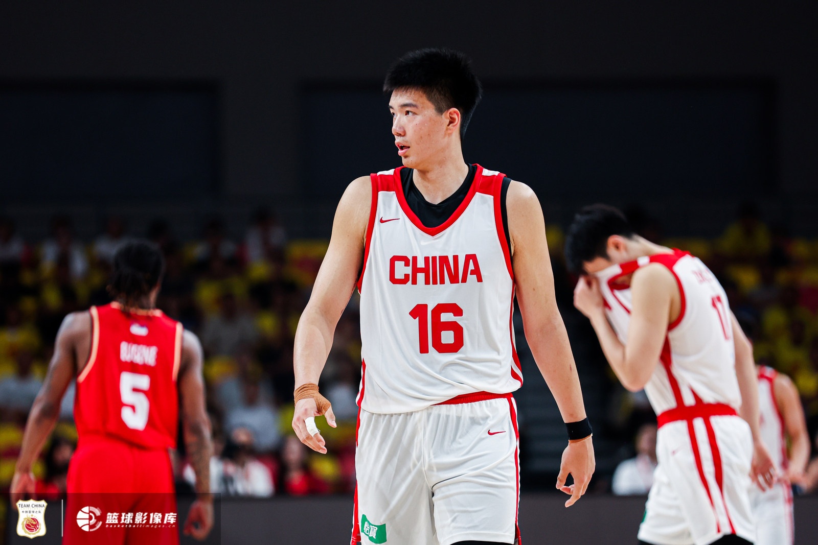 媒体人：轮休胡金秋让焦伯乔蒋浩然顶5号位 郭士强一开始就没想赢