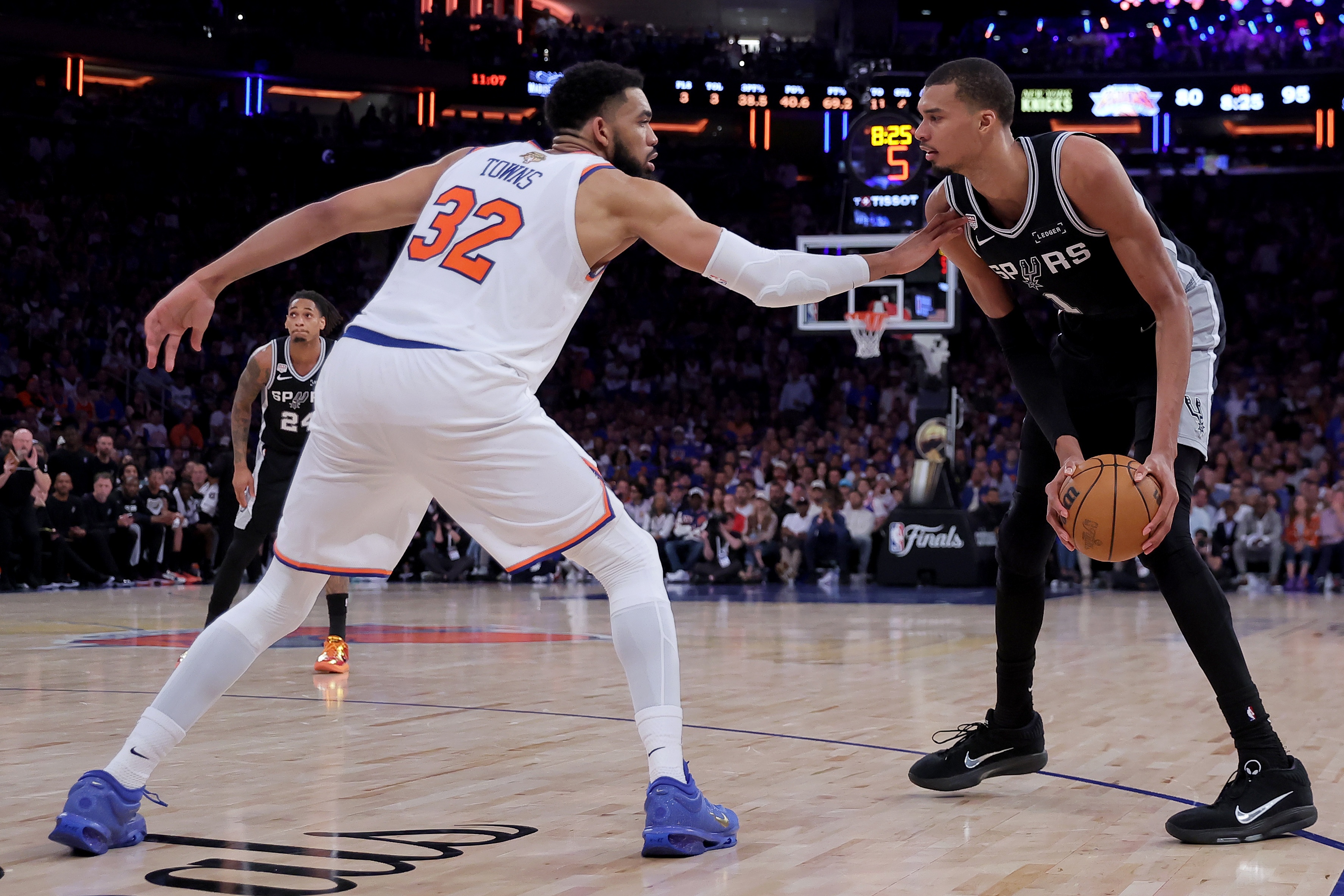 乔·约翰逊：文班亚马只需打好下盘 未来五到七年必拿几个MVP