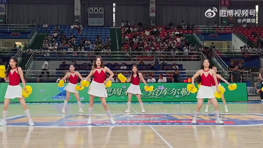 夏联啦啦队限时返场 卢鹏儒微博发布库尔勒站现场视频