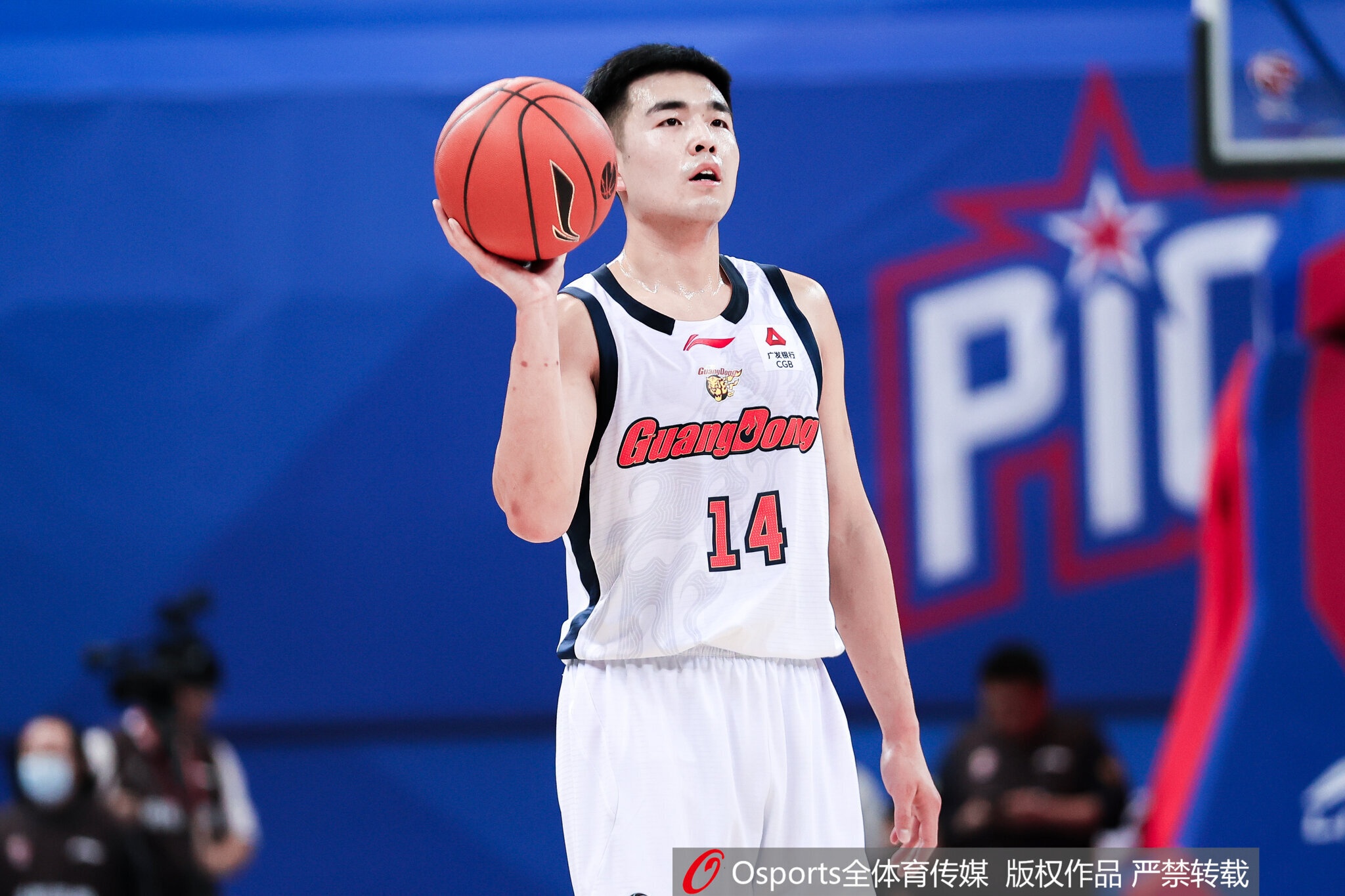 广东宏远预计一年C类合同续约张文逸，上赛季场均4分
