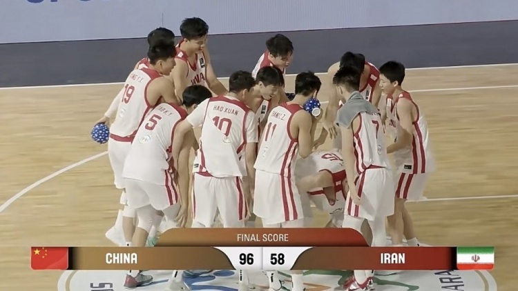 U18男篮亚洲杯中国38分大胜伊朗 李俊贤17+7+6帽锁头名