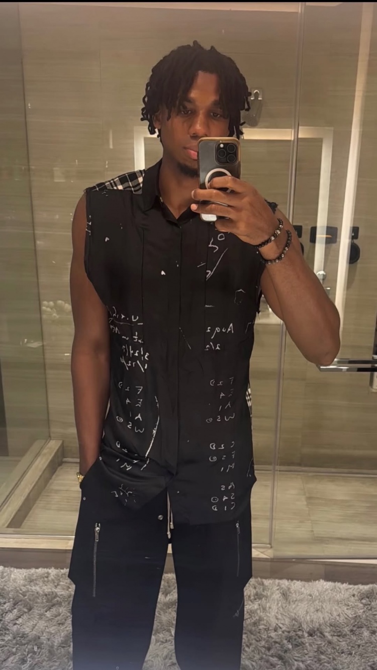怀特塞德晒近照显瘦，上海队放弃优先续约权