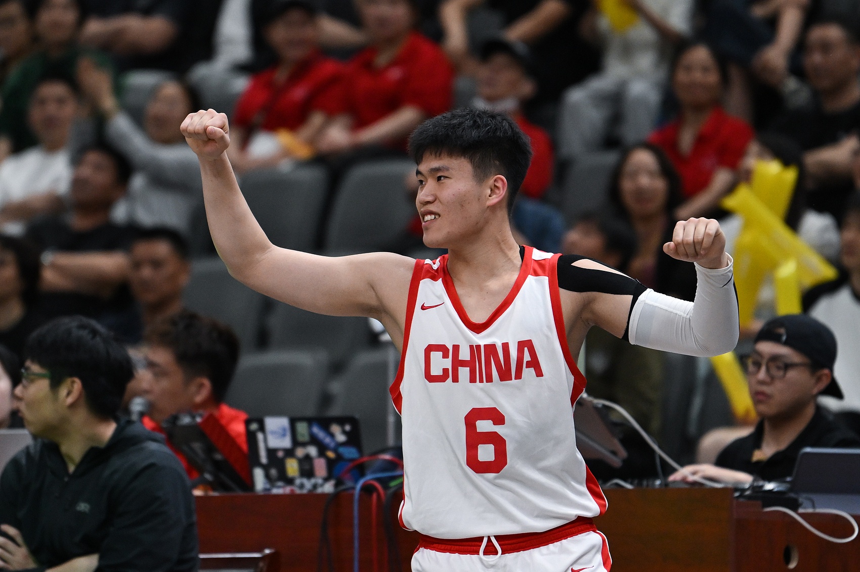 陈昱休U18亚洲杯小组赛7中0 三场仅靠罚球得2分