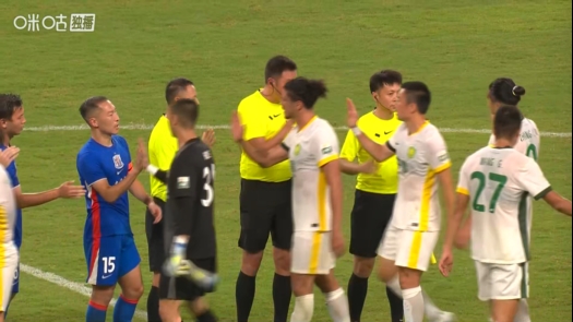 国安3-0客胜申花 终场哨响后球员追讨点球