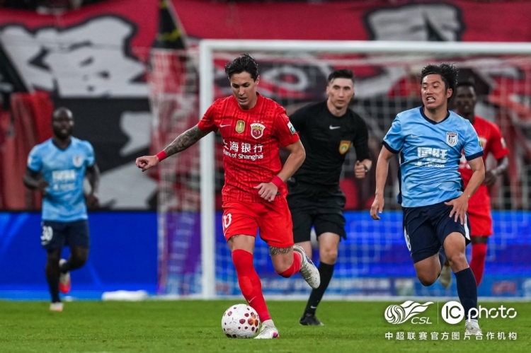 李新翔补时头球建功 上海海港1-1大连英博海发