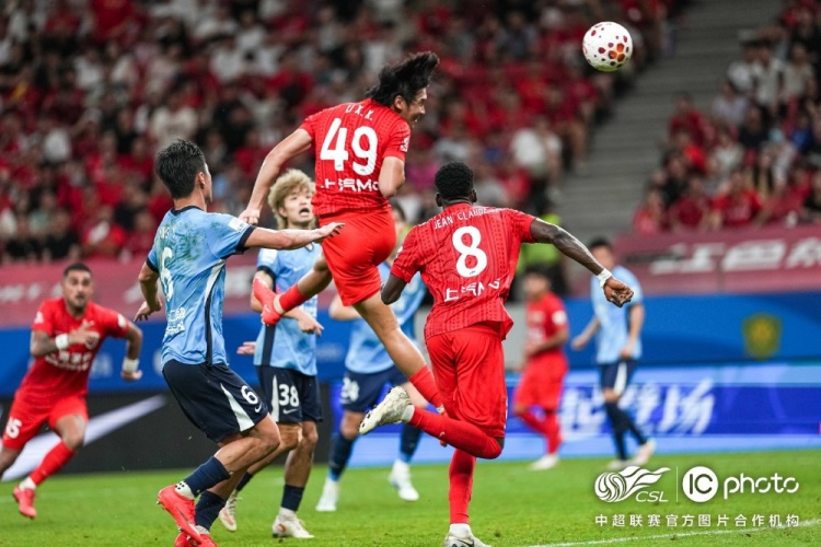 李新翔补时头球建功 上海海港1-1大连英博海发