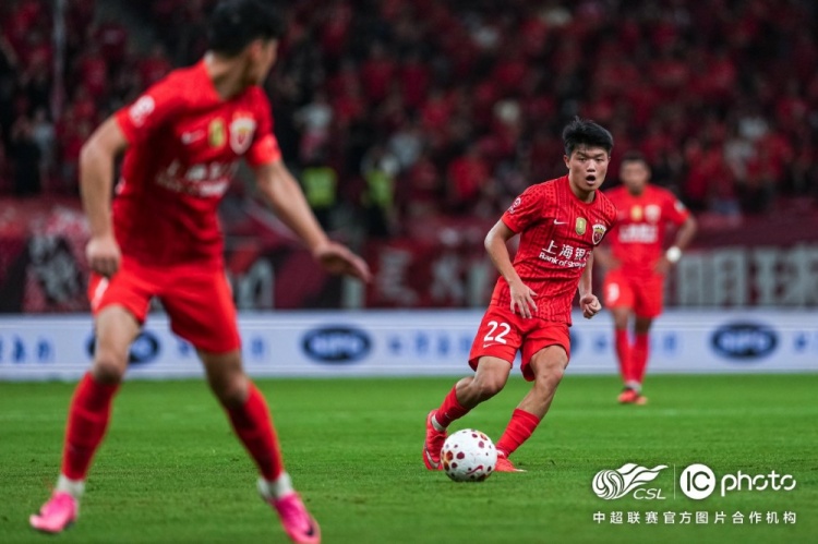 李新翔补时头球建功 上海海港1-1大连英博海发