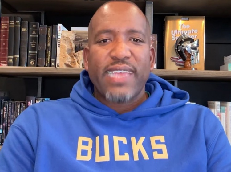 迈克尔·里德公开质疑克莱：NBA球员不该把名声交给网红