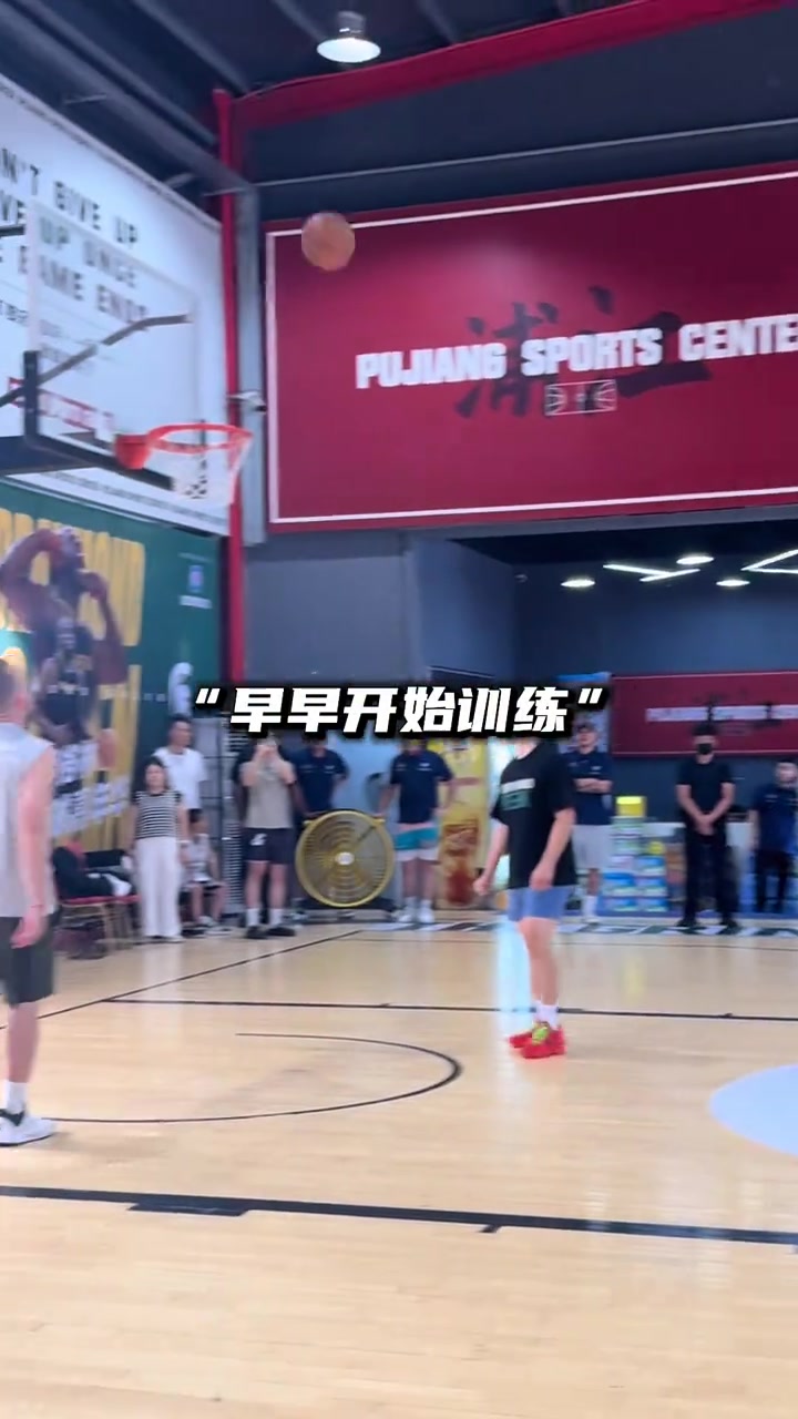 追梦汕头热身连秀后撤步 撅腚三分备战陈泽文
