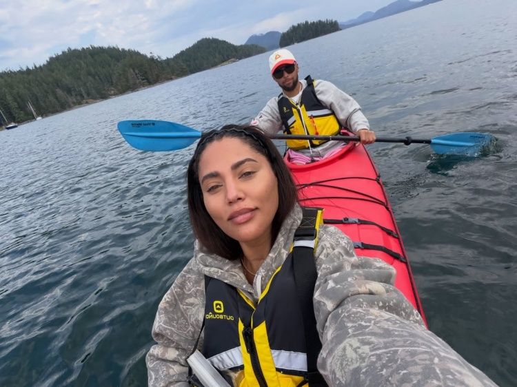 享受假期！库里夫妇加拿大旅游 划船钓鱼好不惬意🚣‍♂️🎣