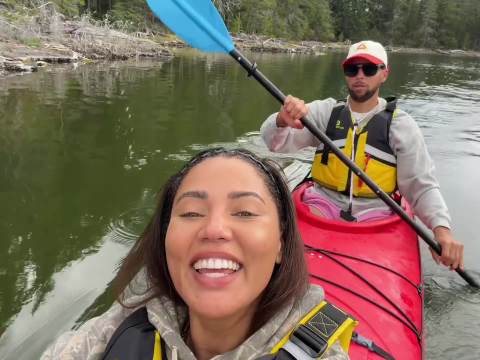 享受假期！库里夫妇加拿大旅游 划船钓鱼好不惬意🚣‍♂️🎣