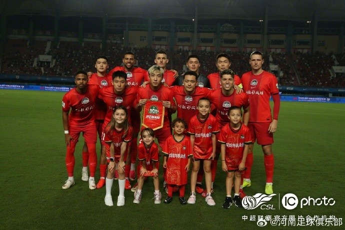 河南俱乐部彩陶坊1-1重庆铜梁龙 古斯塔沃连场破门