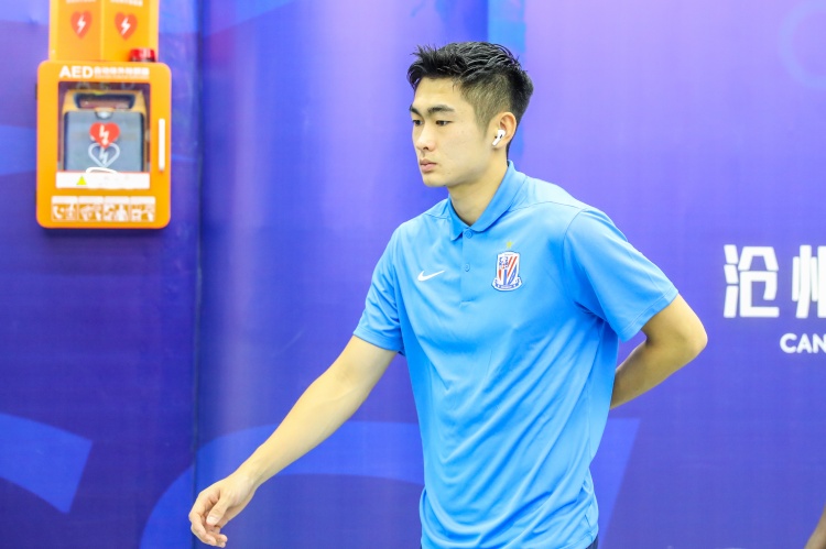 记者：陈晋一受伤与连续作战体能透支有关，杨泽翔大概率将首发