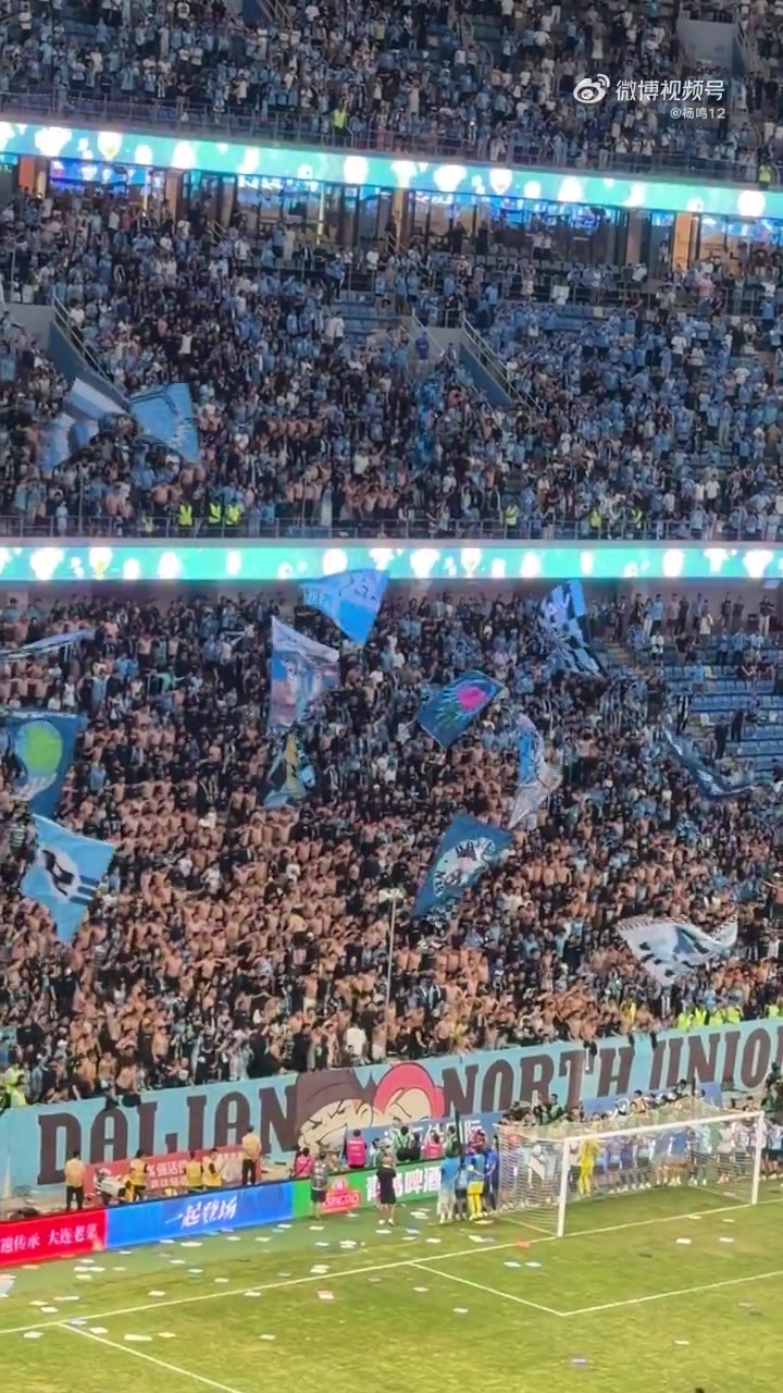 杨鸣现身梭鱼湾看球：感受世界顶级球迷文化，感概什么才叫底蕴